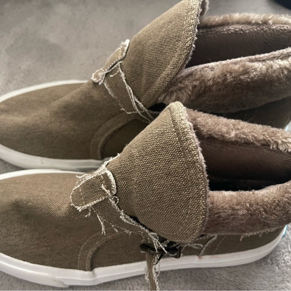 New - Blowfish Malibu Women Sneaker High Top